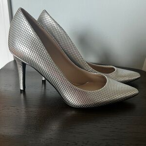 Jessica Simpson Silver Levin Pumps